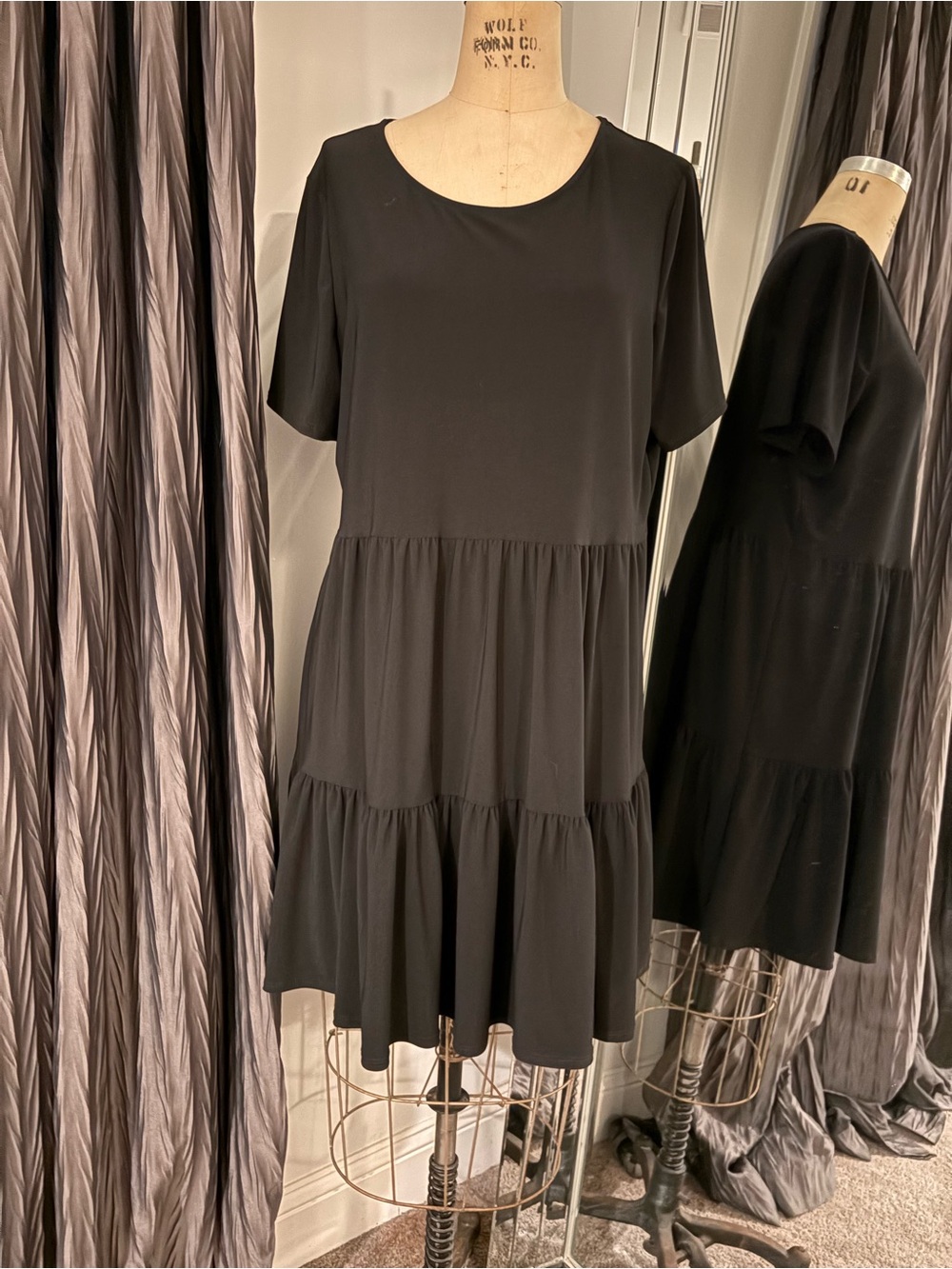 Nicole Miller Tiered Short Sleeve women's Mini Dress in Black